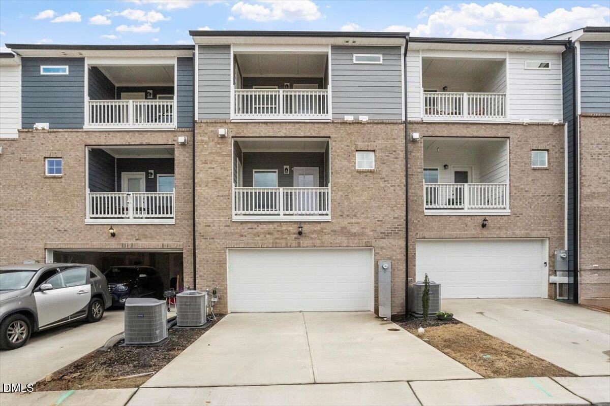 577 Forestville Rd - Photo 3 of 31