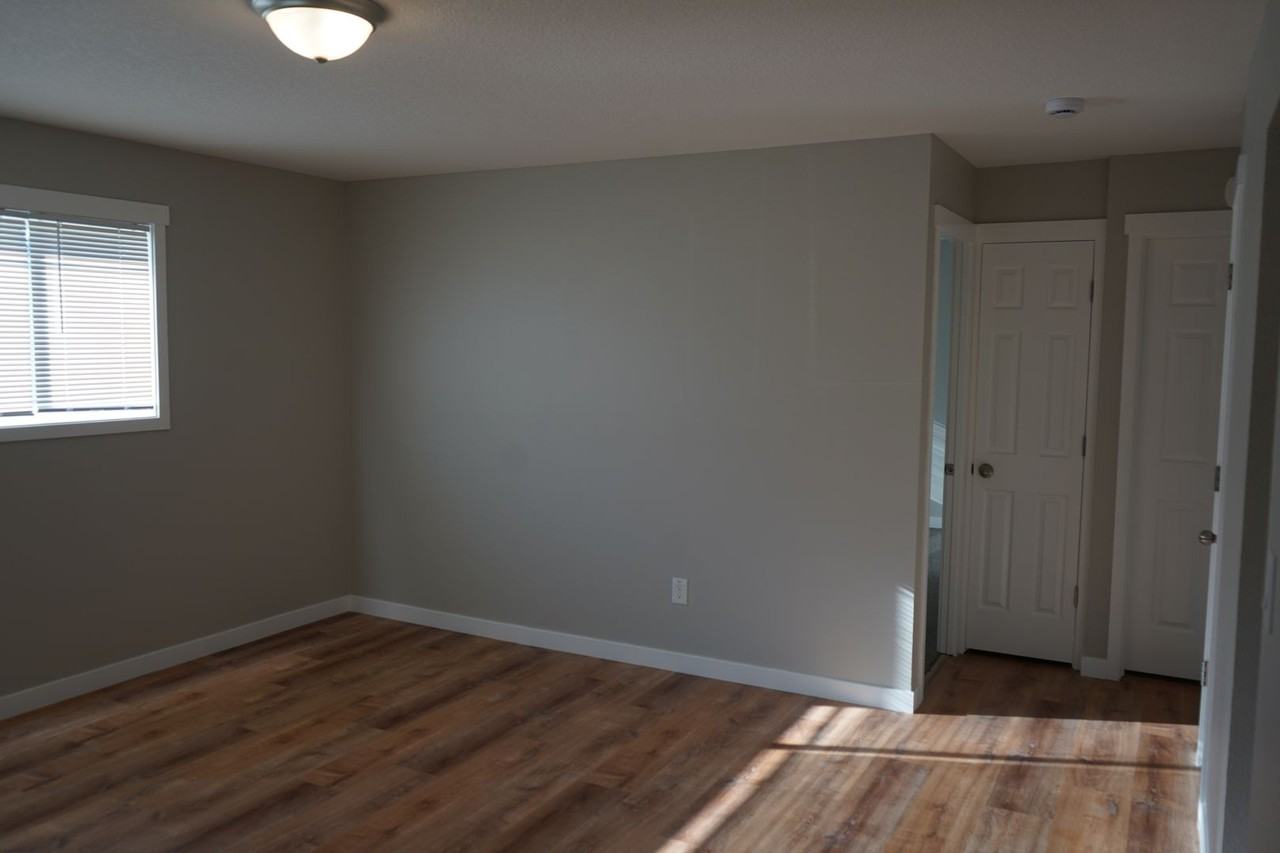 3000 O St - Photo 4 of 12