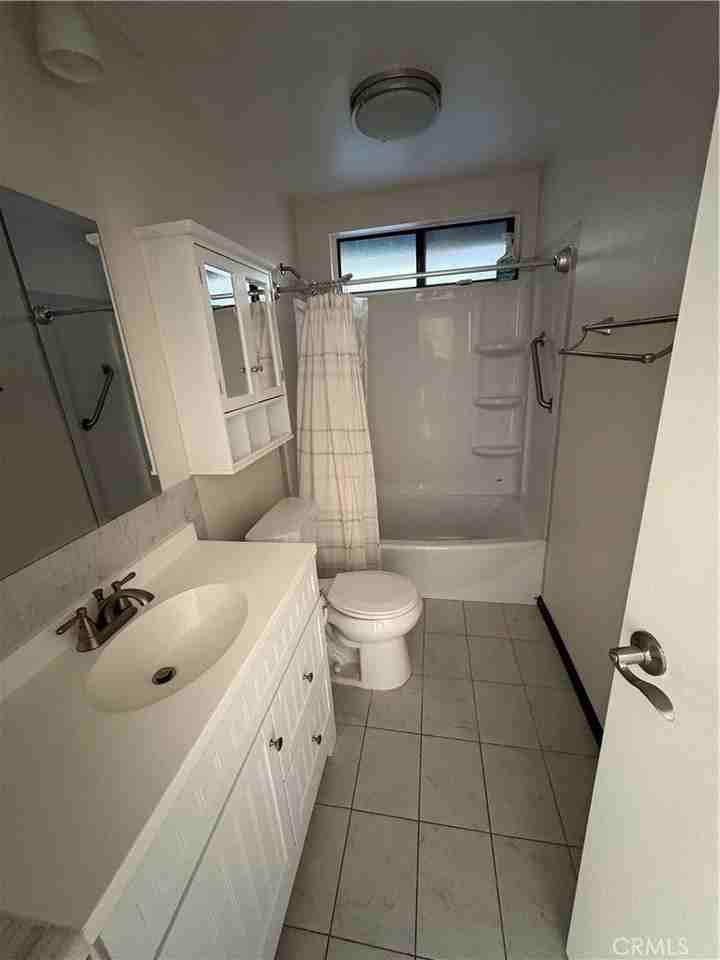 531 W Clark St - Photo 5 of 6