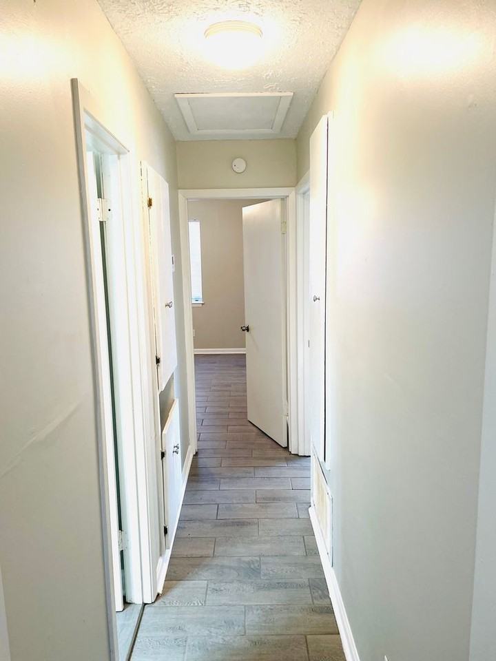 130 Ashley Ln - Photo 7 of 11