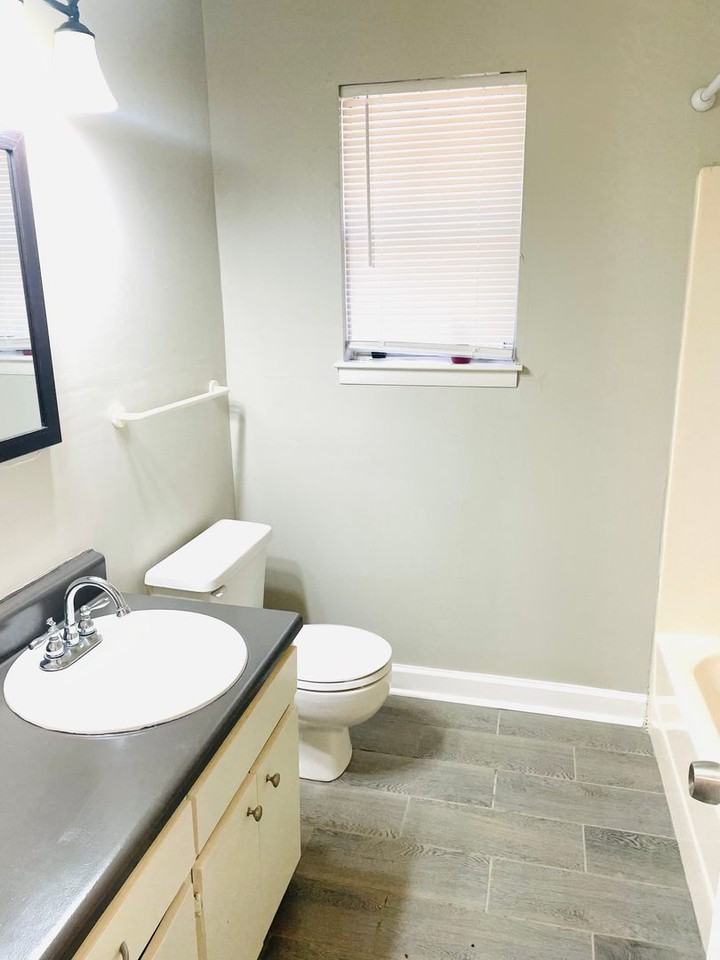 130 Ashley Ln - Photo 3 of 11