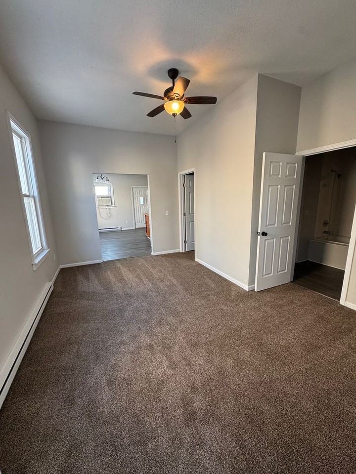 1610 Cass St - Photo 2 of 7