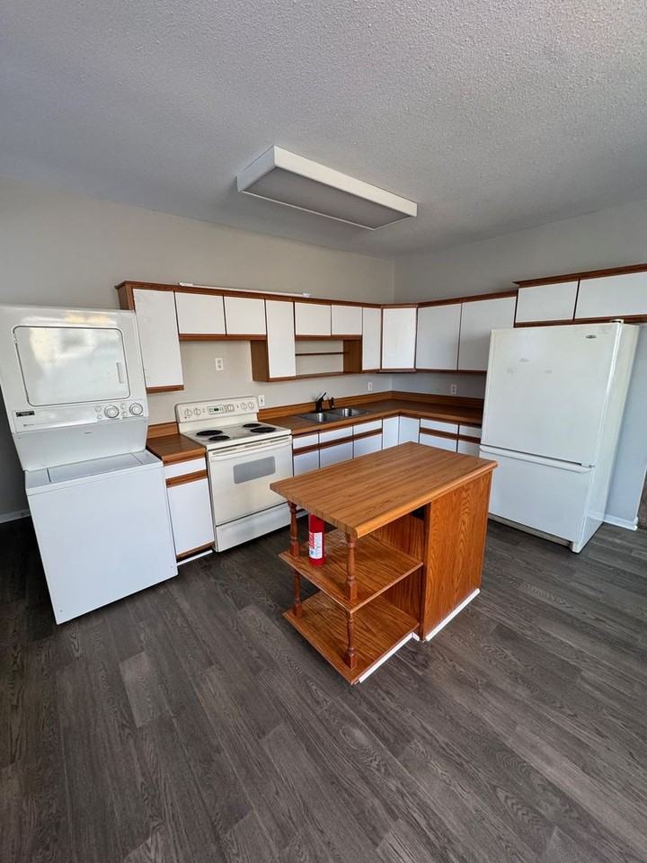 1610 Cass St - Photo 4 of 7