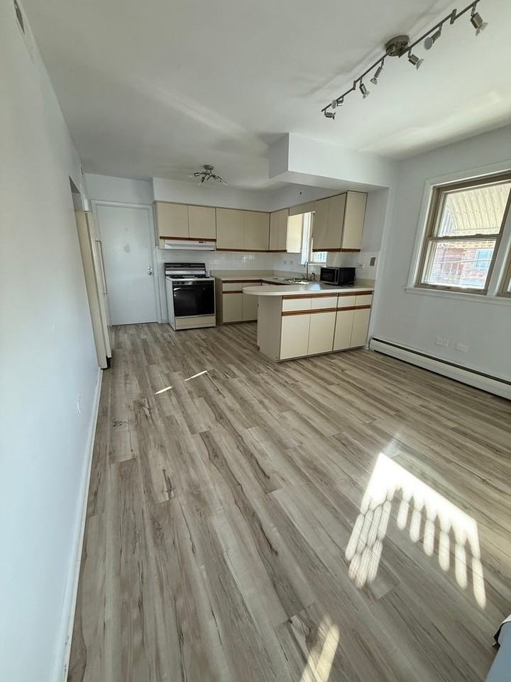 5445 S Kilbourn Ave - Photo 7 of 11