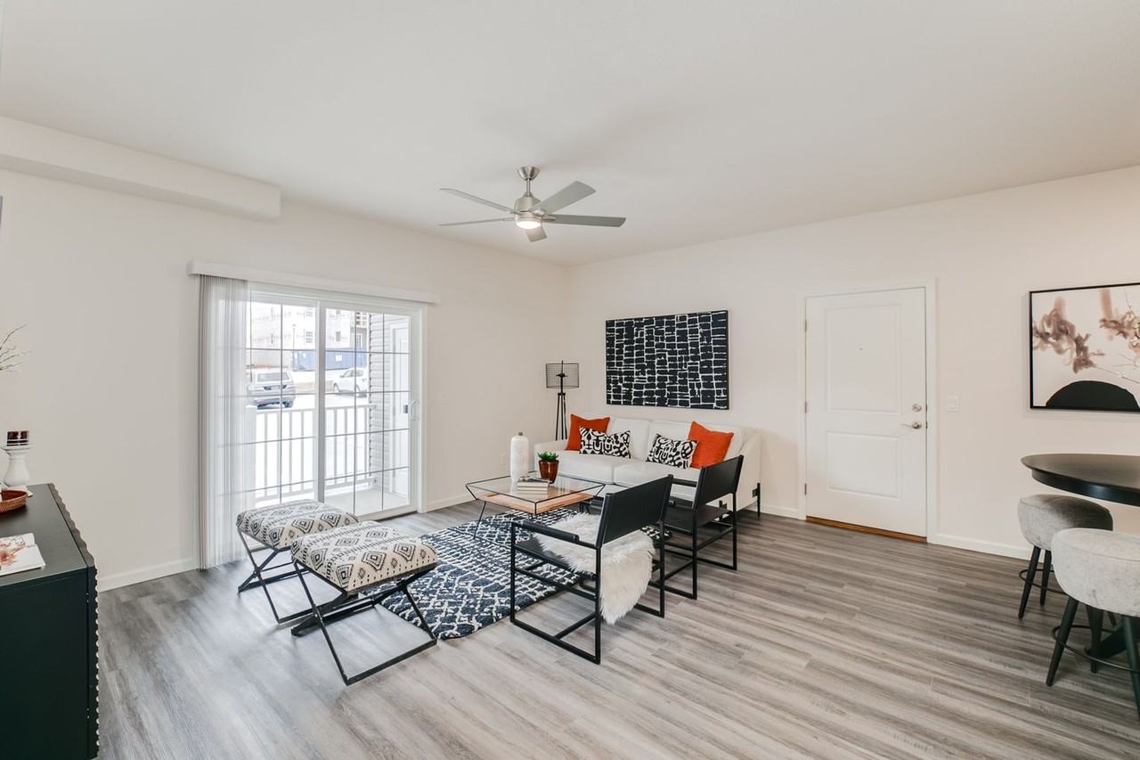 1431 Park West Ct - Photo 4 of 48