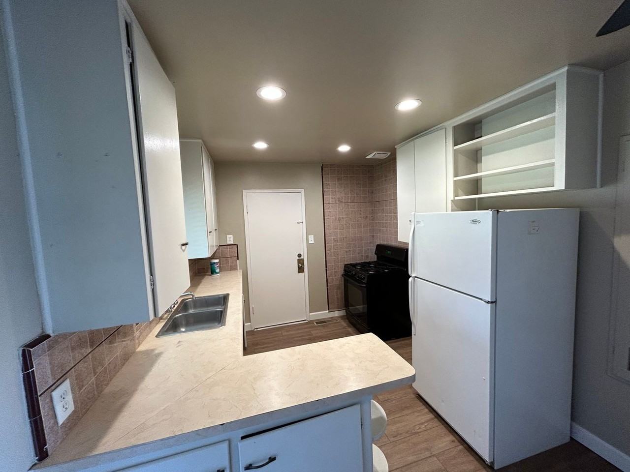 312 W Paradise Ave - Photo 3 of 7