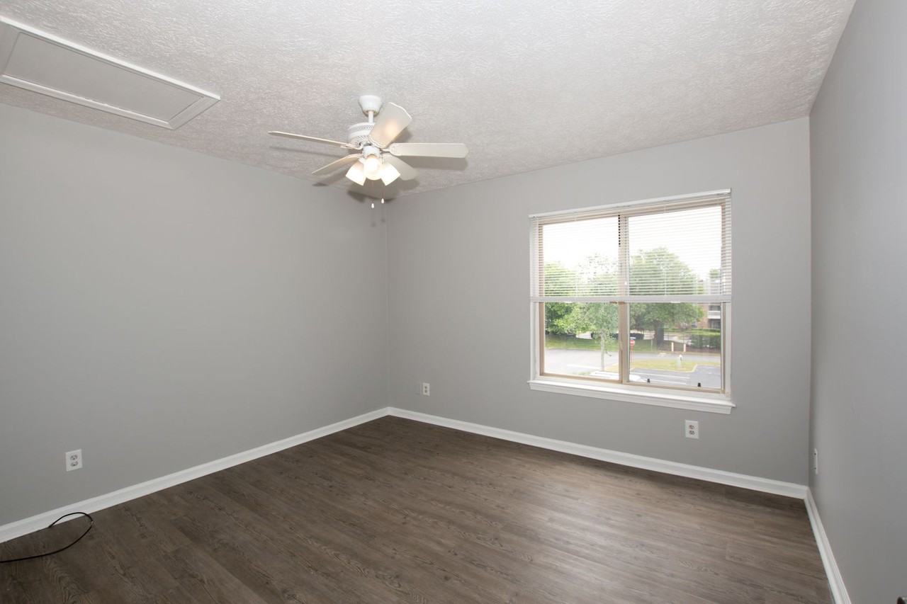 143 Davenport Ct - Photo 3 of 15