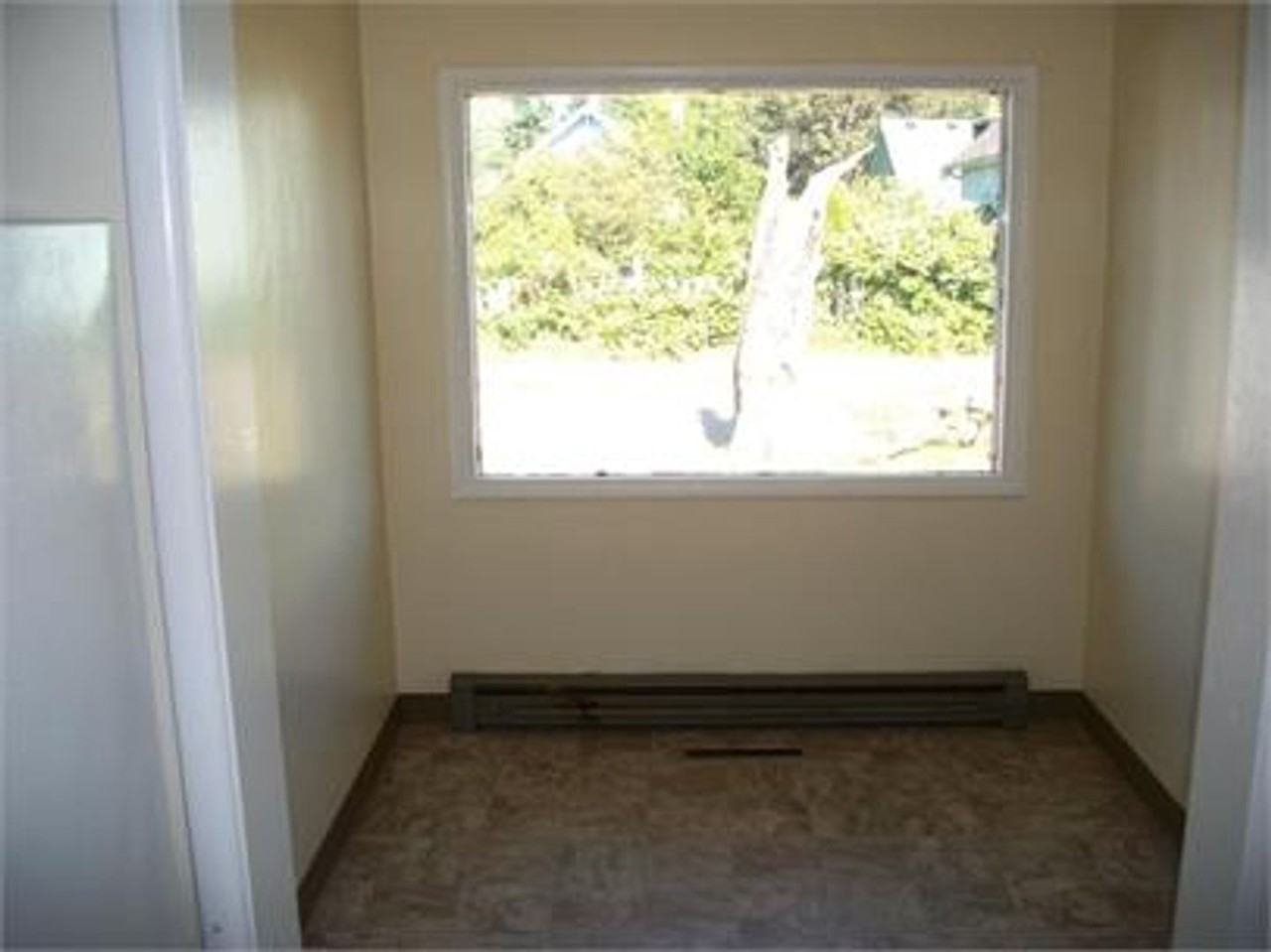 3008 Meridian St - Photo 3 of 10