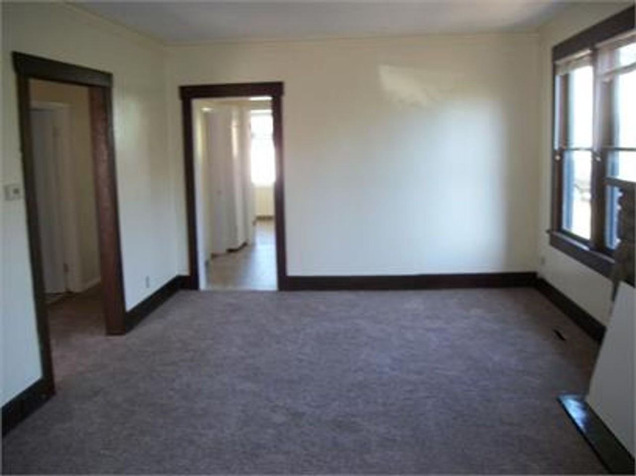 3008 Meridian St - Photo 4 of 10