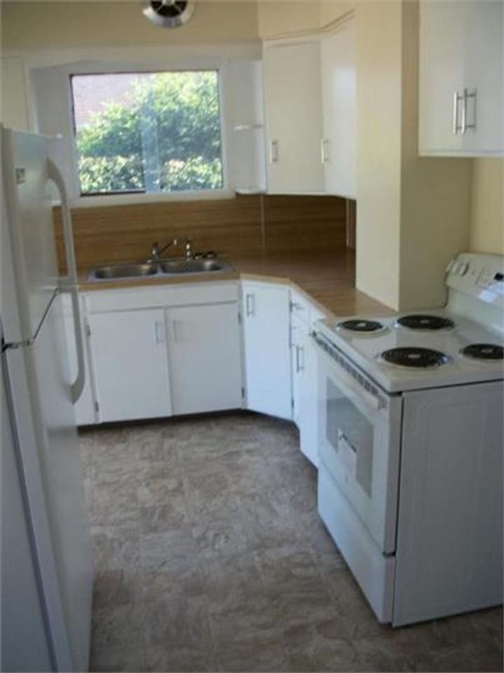 3008 Meridian St - Photo 7 of 10