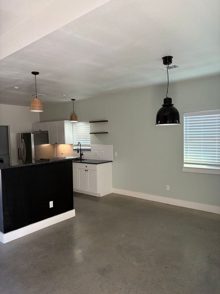 2912 Mildred St - Photo 2 of 11