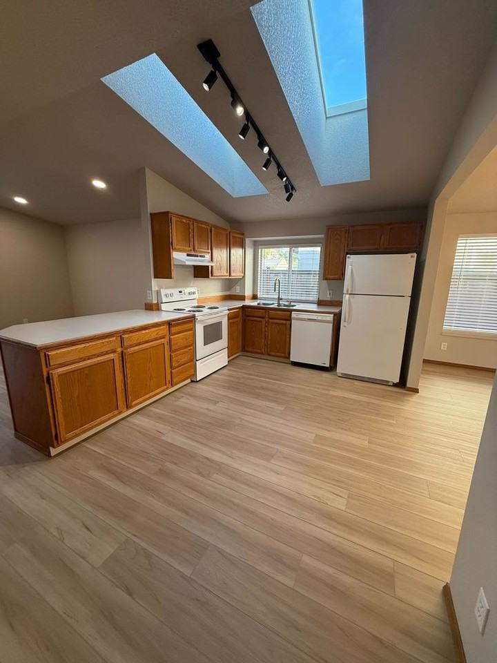 2002 Ne 84th St - Photo 4 of 15