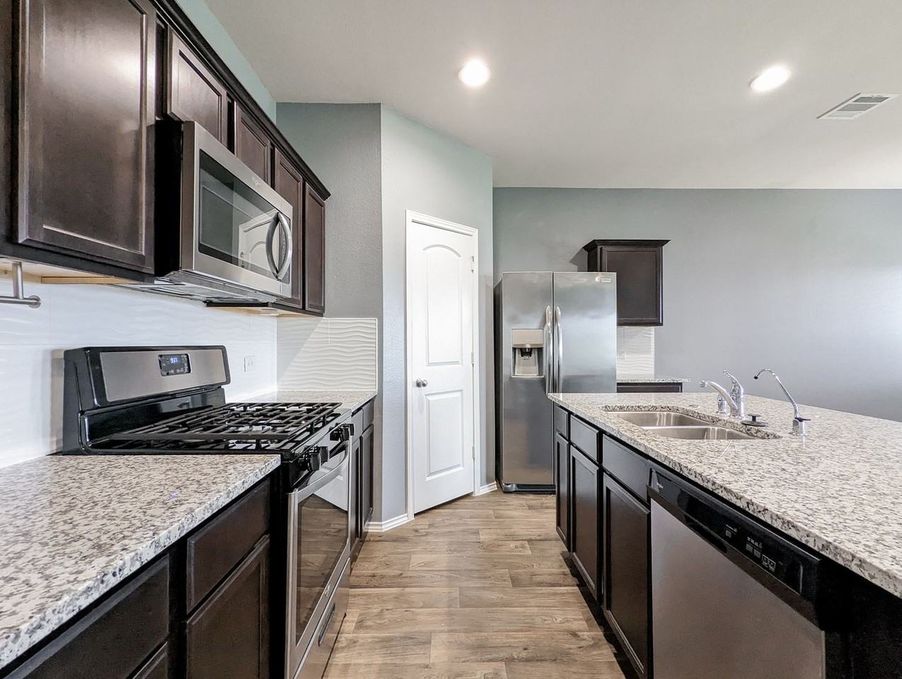 14541 Montclair Way - Photo 3 of 35