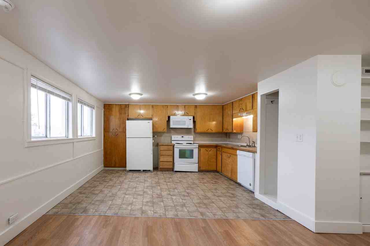 330 N 1st E - Photo 3 of 15