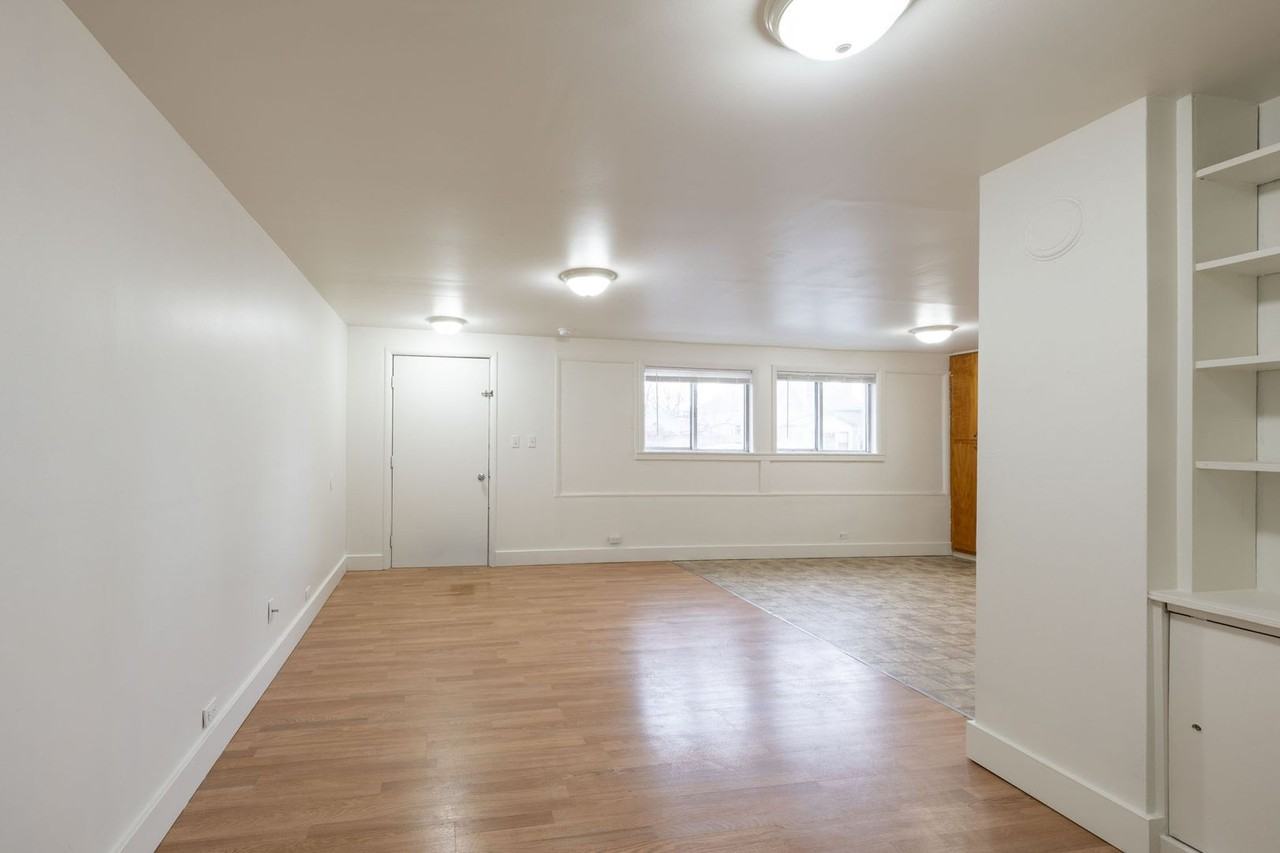 330 N 1st E - Photo 5 of 15