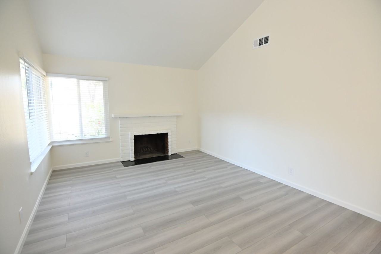 6238 Mahan Dr - Photo 7 of 24