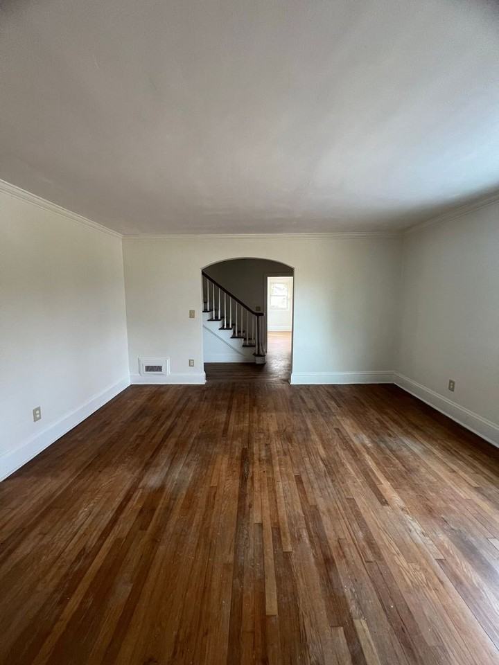 311 Ridgewood Ave - Photo 5 of 12