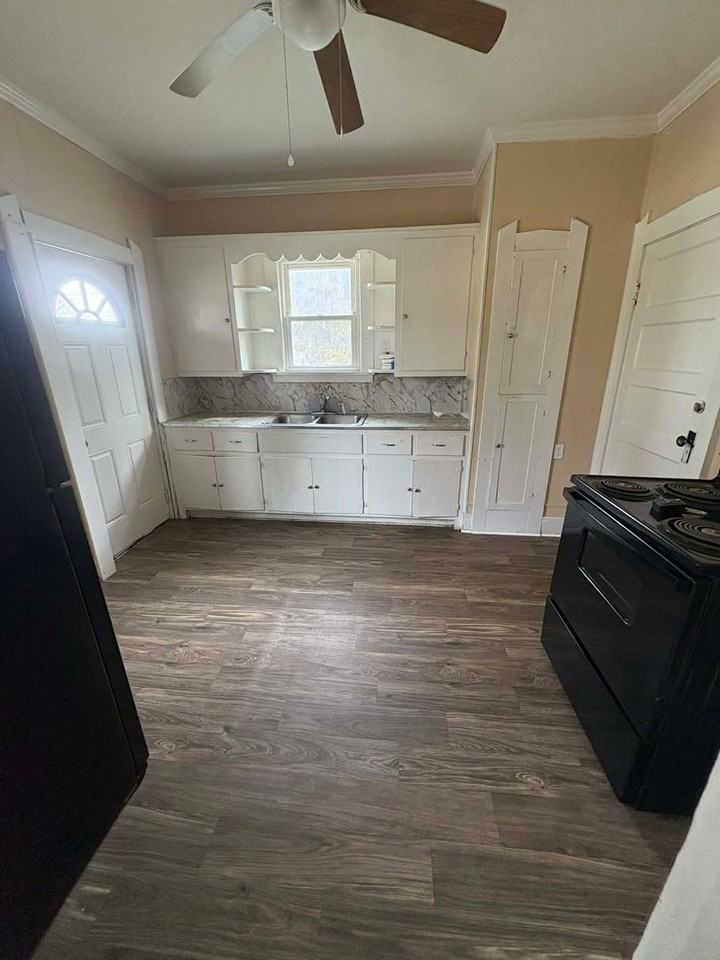 513 W Cherry St - Photo 3 of 8