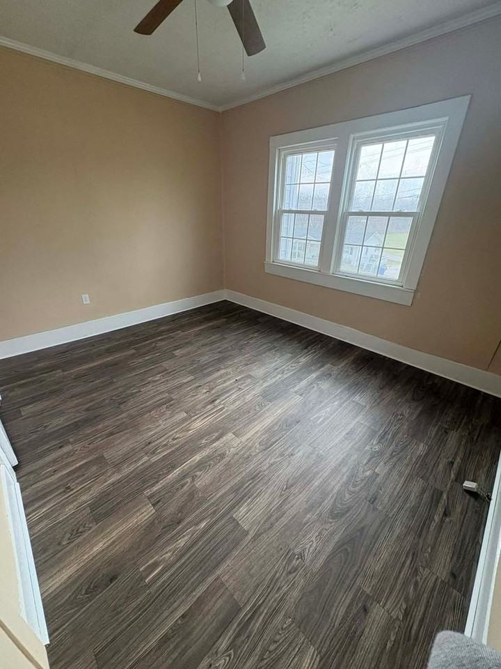 513 W Cherry St - Photo 6 of 8