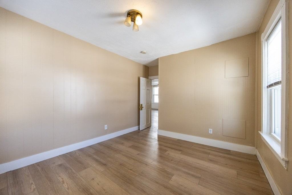 28 Richmond St - Photo 4 of 32