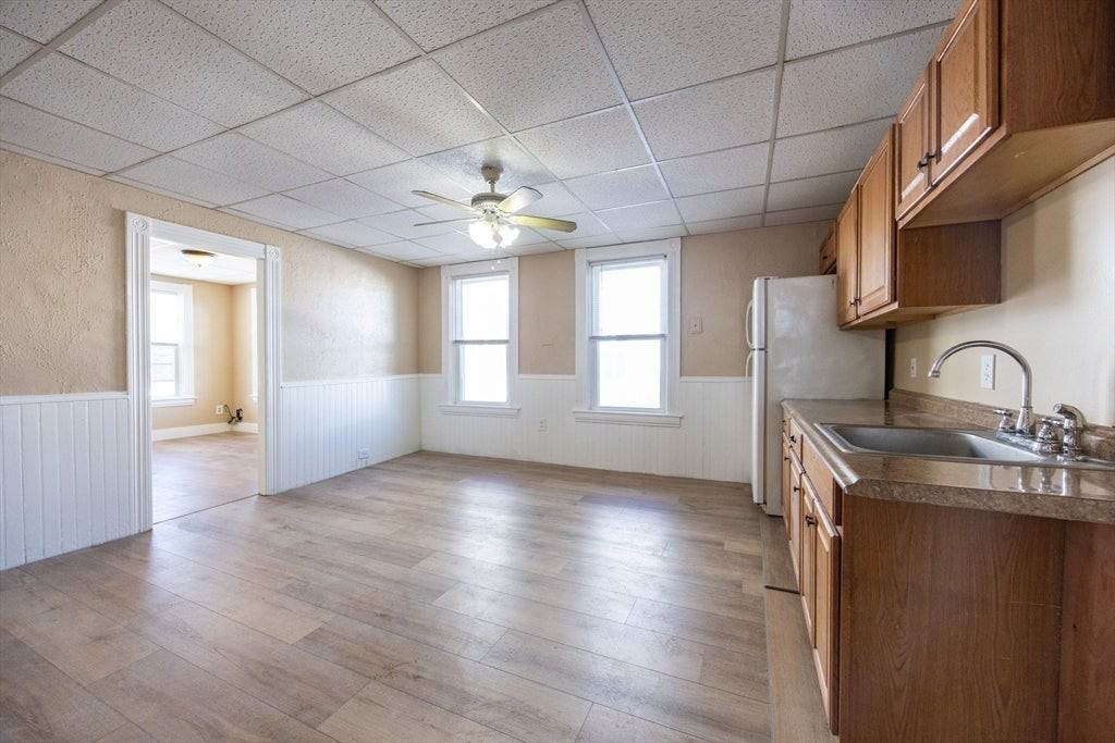 28 Richmond St - Photo 7 of 32