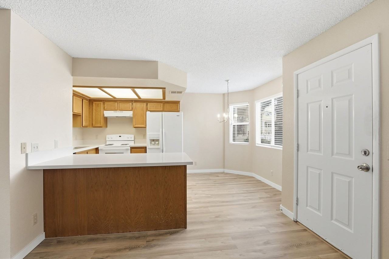 916 Rockview Dr #102 - Photo 6 of 22