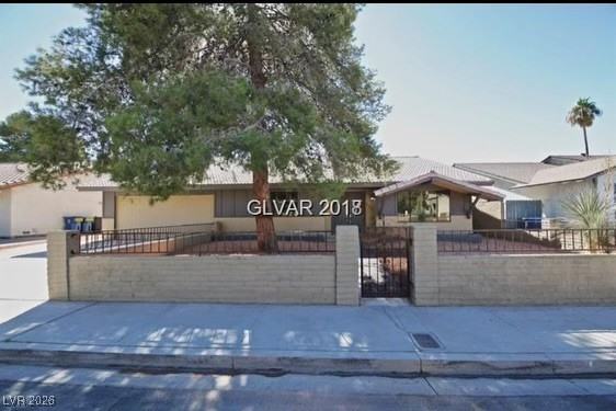 3135 E Rochelle Ave - Photo 2 of 14