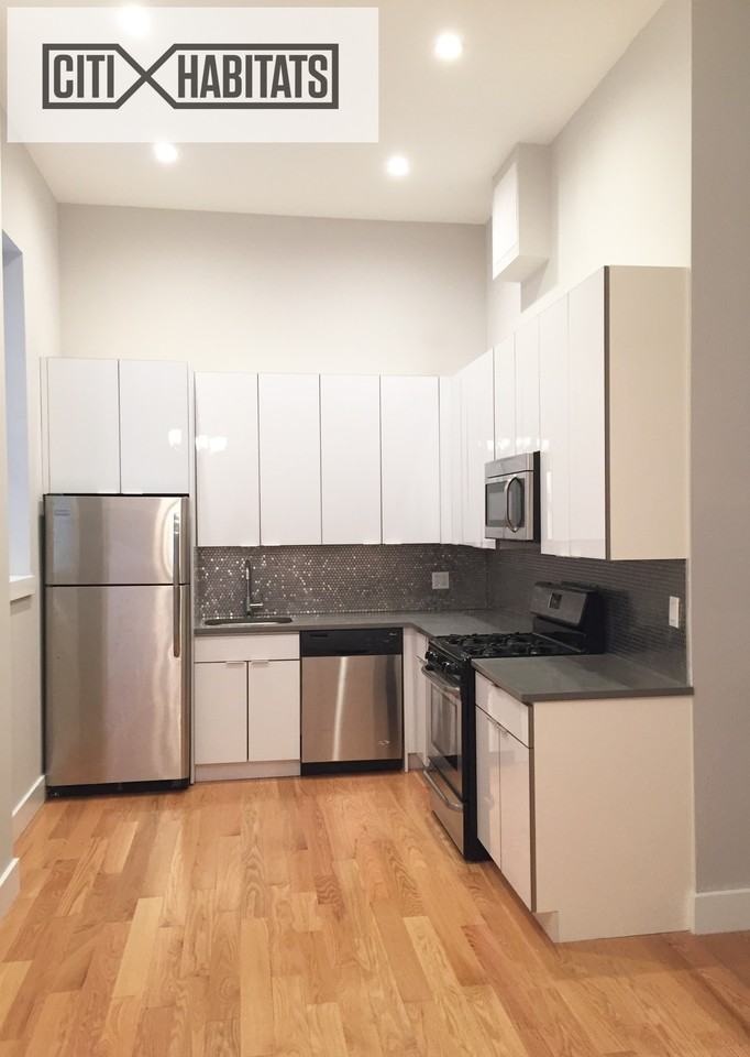 Amsterdam Ave & W 93rd St