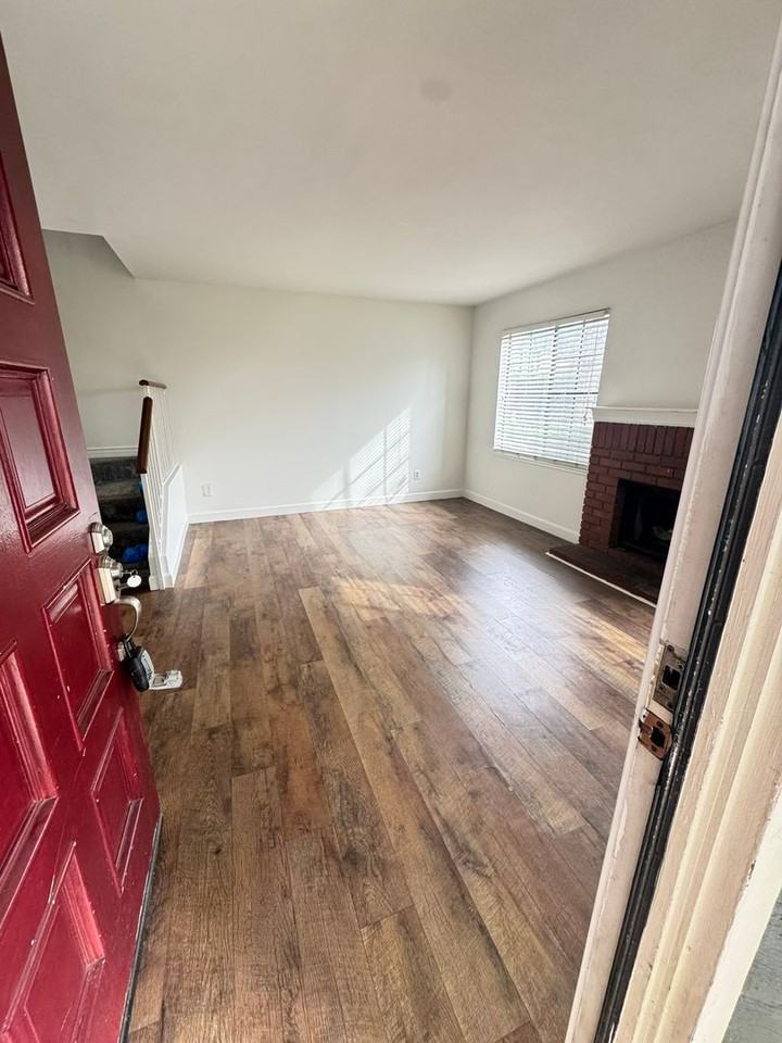 8784 Pine Crest Pl - Photo 2 of 32