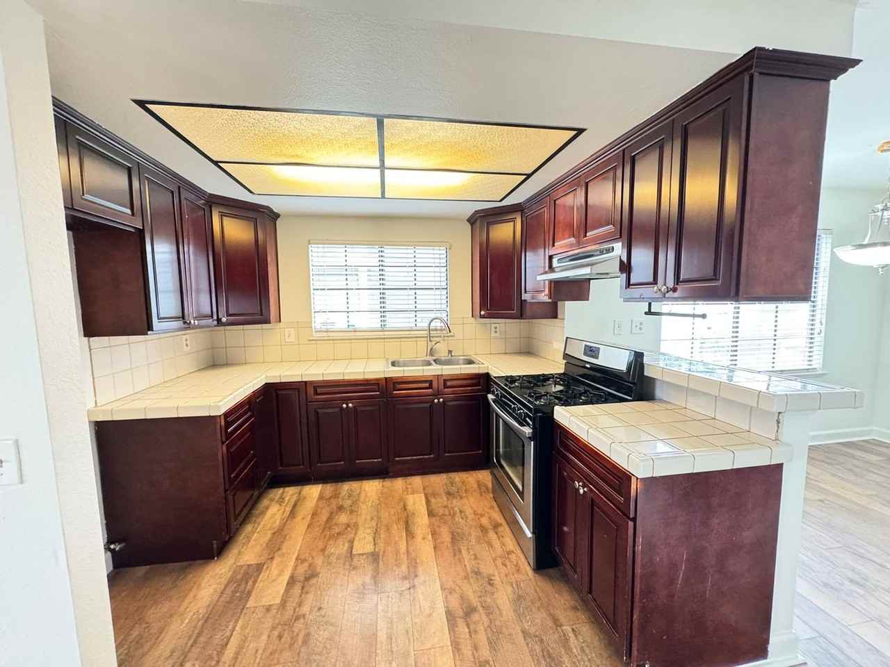 8784 Pine Crest Pl - Photo 5 of 32