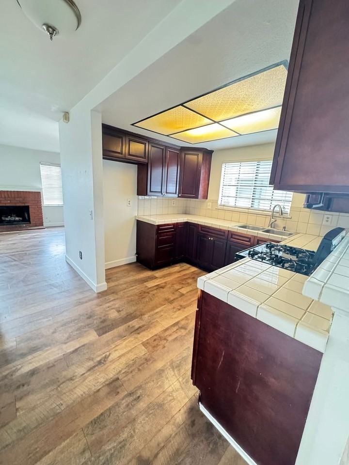 8784 Pine Crest Pl - Photo 6 of 32