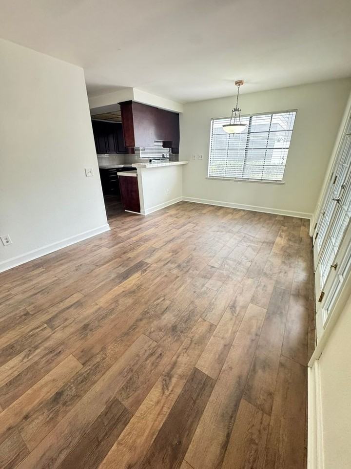 8784 Pine Crest Pl - Photo 7 of 32