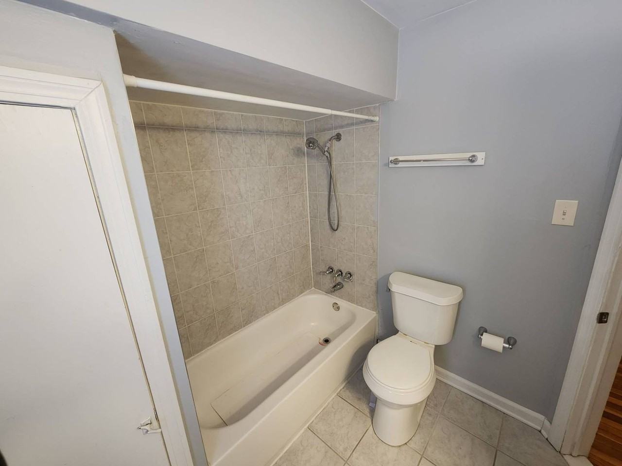 1195 Oxford Rd - Photo 4 of 14