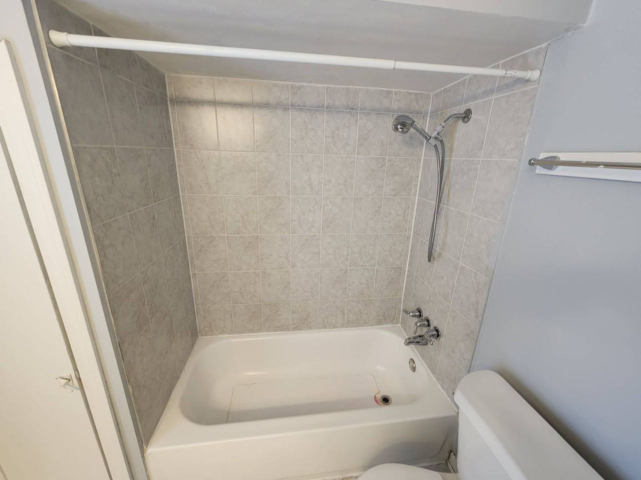 1195 Oxford Rd - Photo 5 of 14