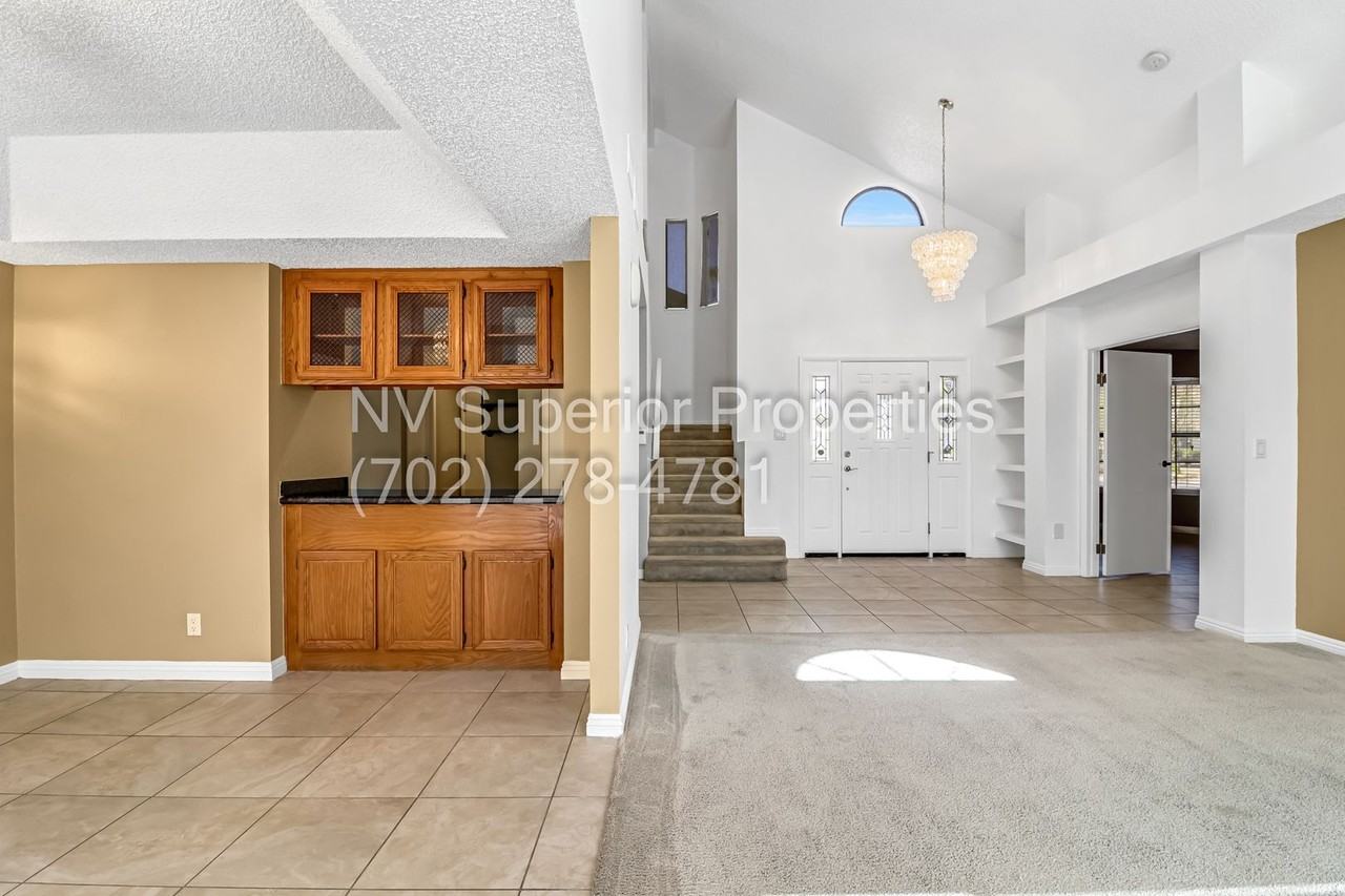 9101 Anchor Cove Ct - Photo 7 of 50