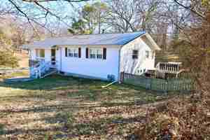 featured image of 100 E Hartley St