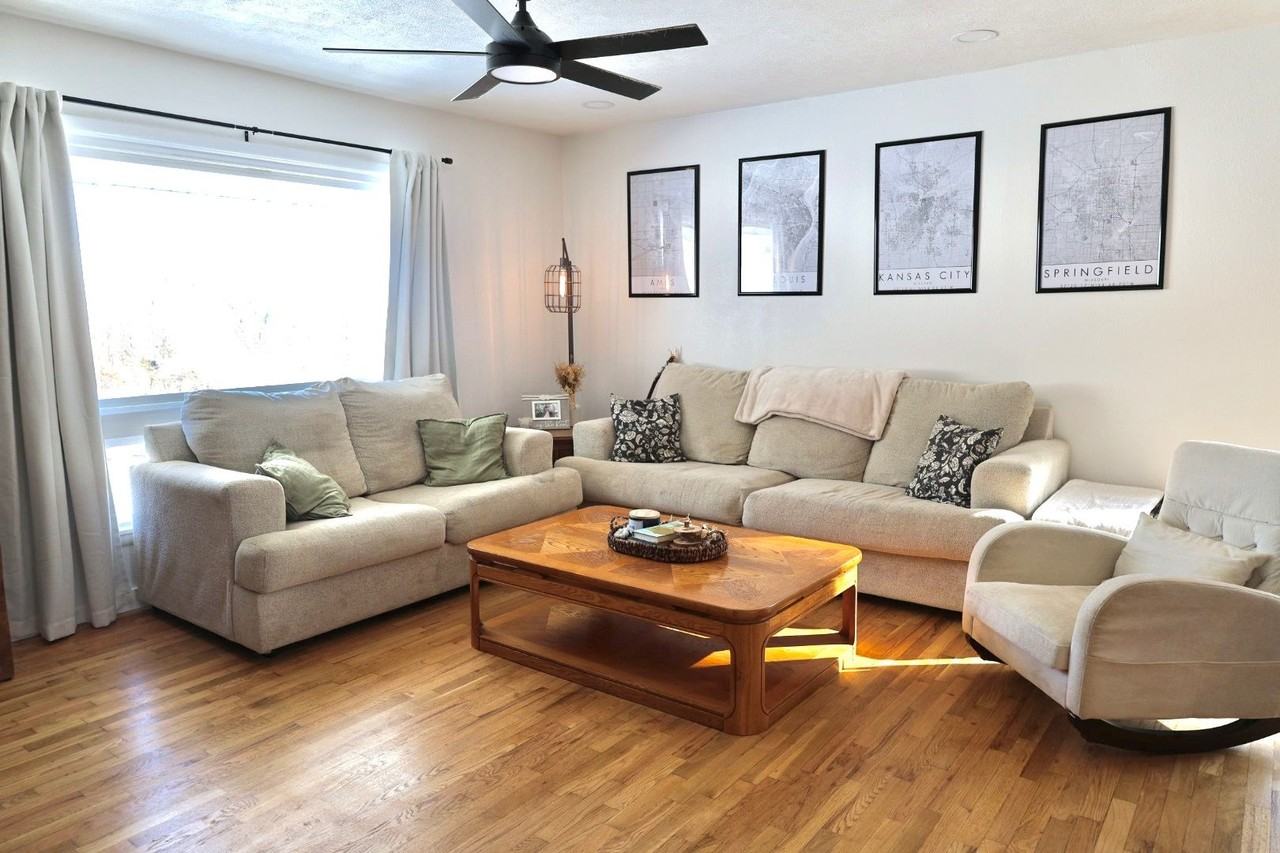 100 E Hartley St - Photo 3 of 15