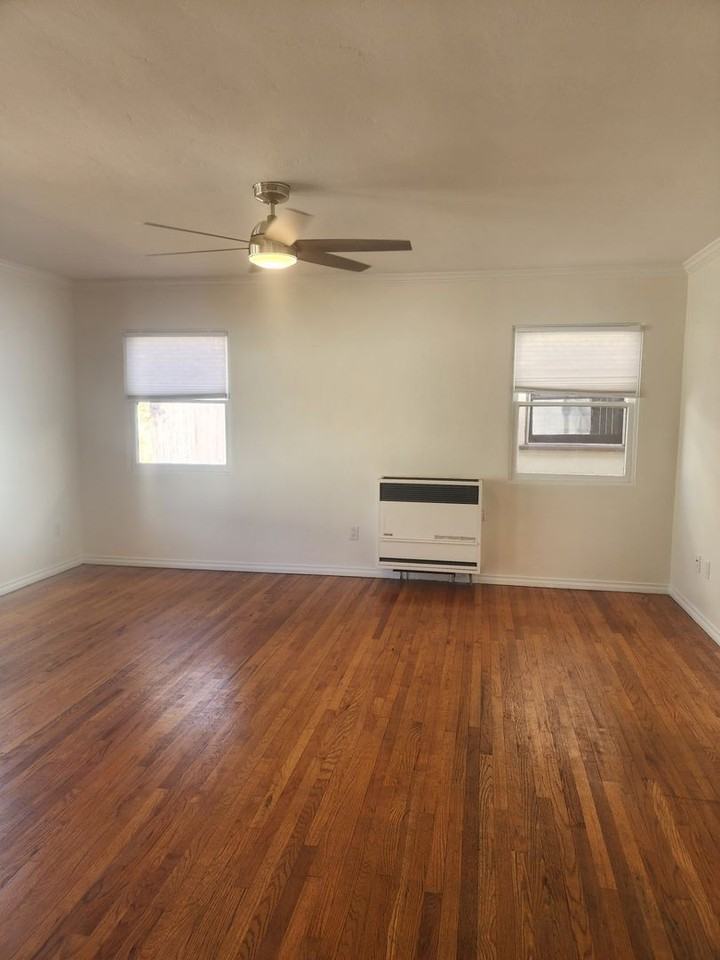 6810 Amherst St - Photo 5 of 30