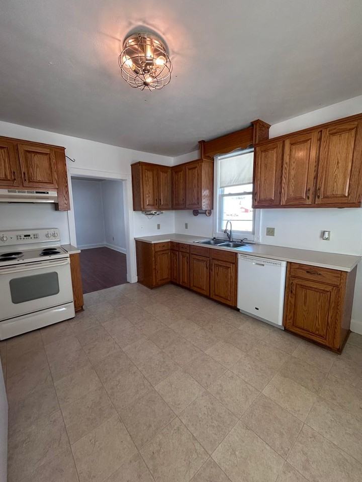 540 Mayland Rd - Photo 3 of 12