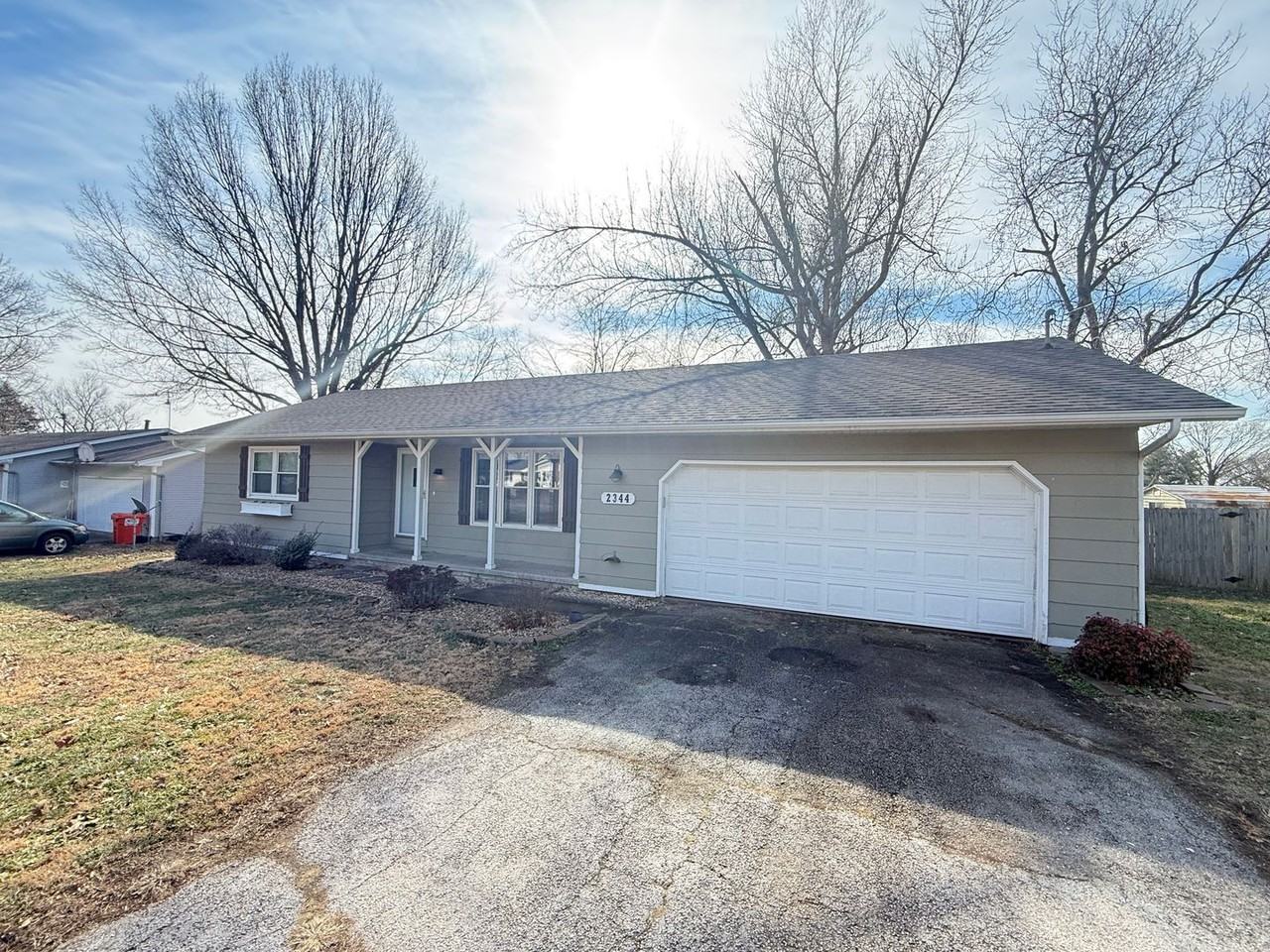 2344 E Huntington St - Photo 4 of 27