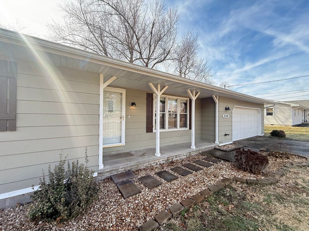 2344 E Huntington St - Photo 6 of 27