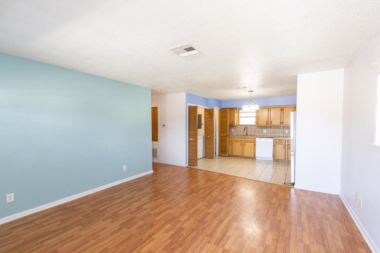 4605 Avenue P - Photo 2 of 27