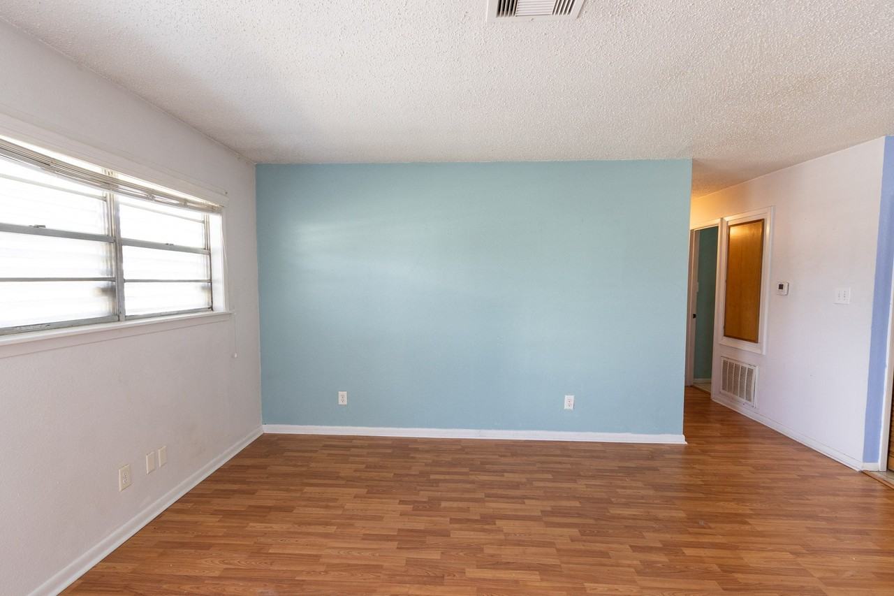 4605 Avenue P - Photo 3 of 27