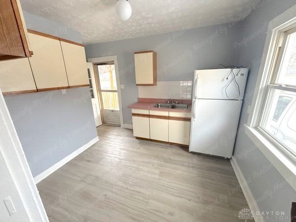 928 Burleigh Ave - Photo 6 of 9