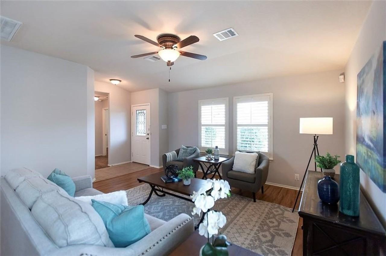 1612 Corn Hill Ln - Photo 3 of 18