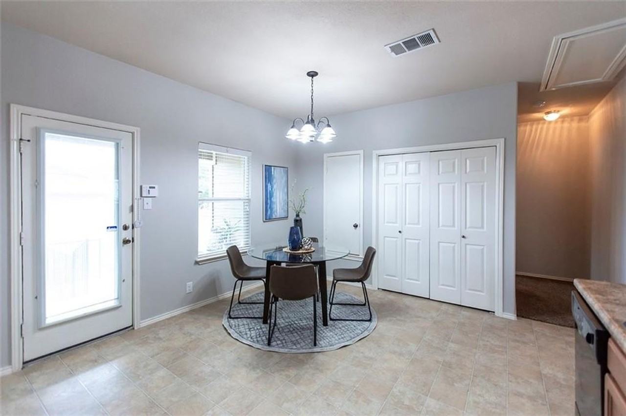 1612 Corn Hill Ln - Photo 4 of 18