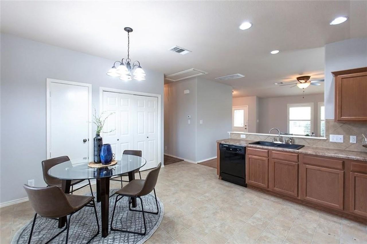 1612 Corn Hill Ln - Photo 5 of 18