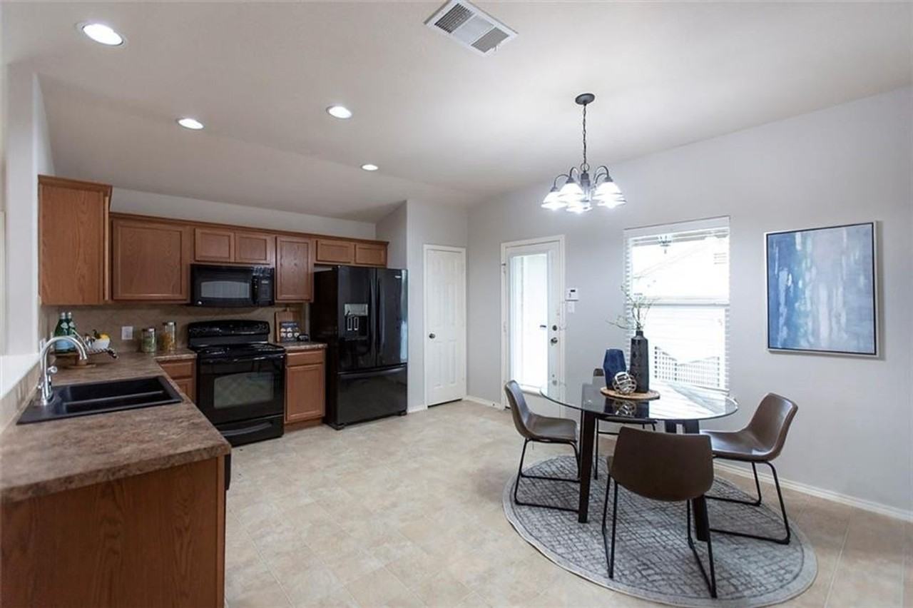 1612 Corn Hill Ln - Photo 6 of 18