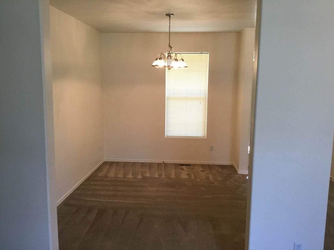 1080 Heathrow Dr - Photo 3 of 24