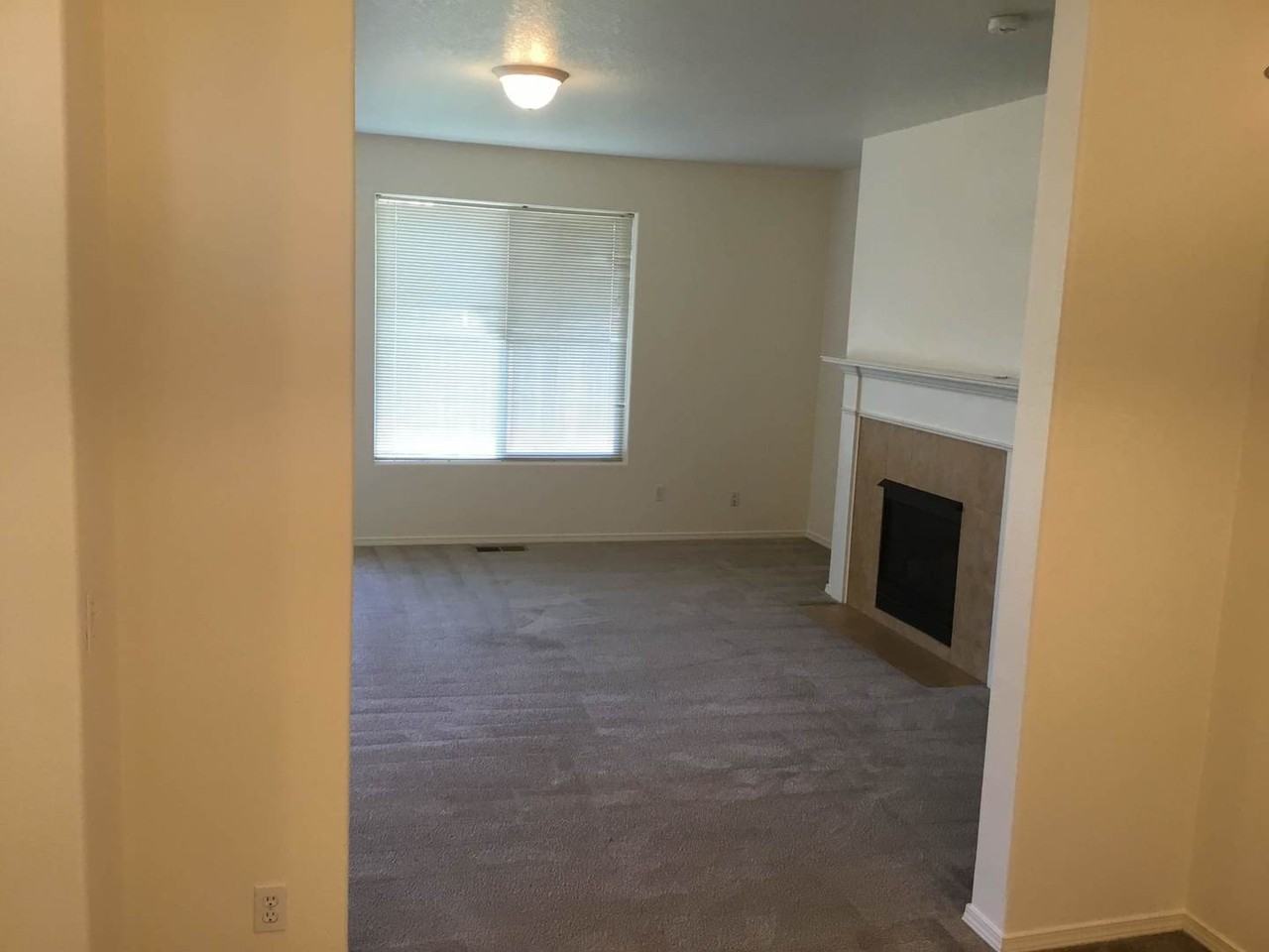 1080 Heathrow Dr - Photo 4 of 24